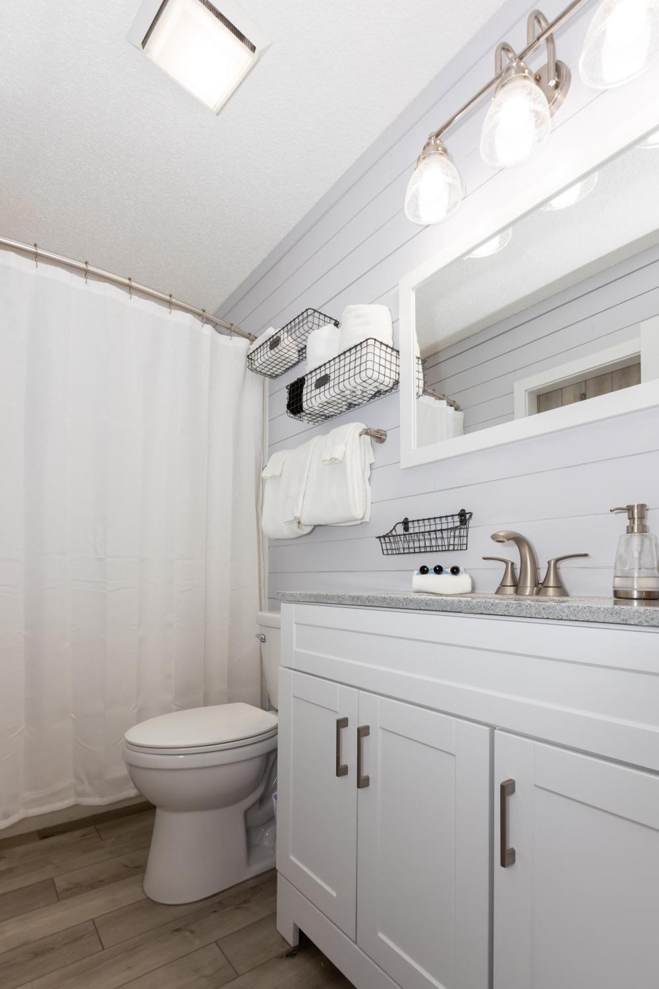 F Lakefront! Remodeled, Sleeps 4, Boat Slip, Patio, Wifi, Cable, Pool オーセージ・ビーチ エクステリア 写真
