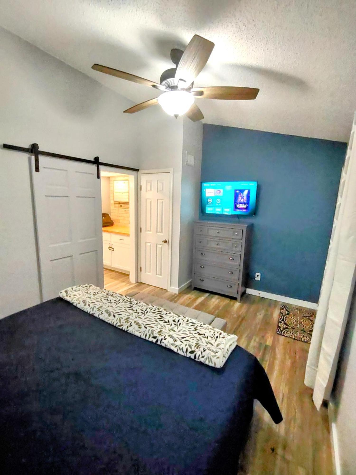 F Lakefront! Remodeled, Sleeps 4, Boat Slip, Patio, Wifi, Cable, Pool オーセージ・ビーチ エクステリア 写真