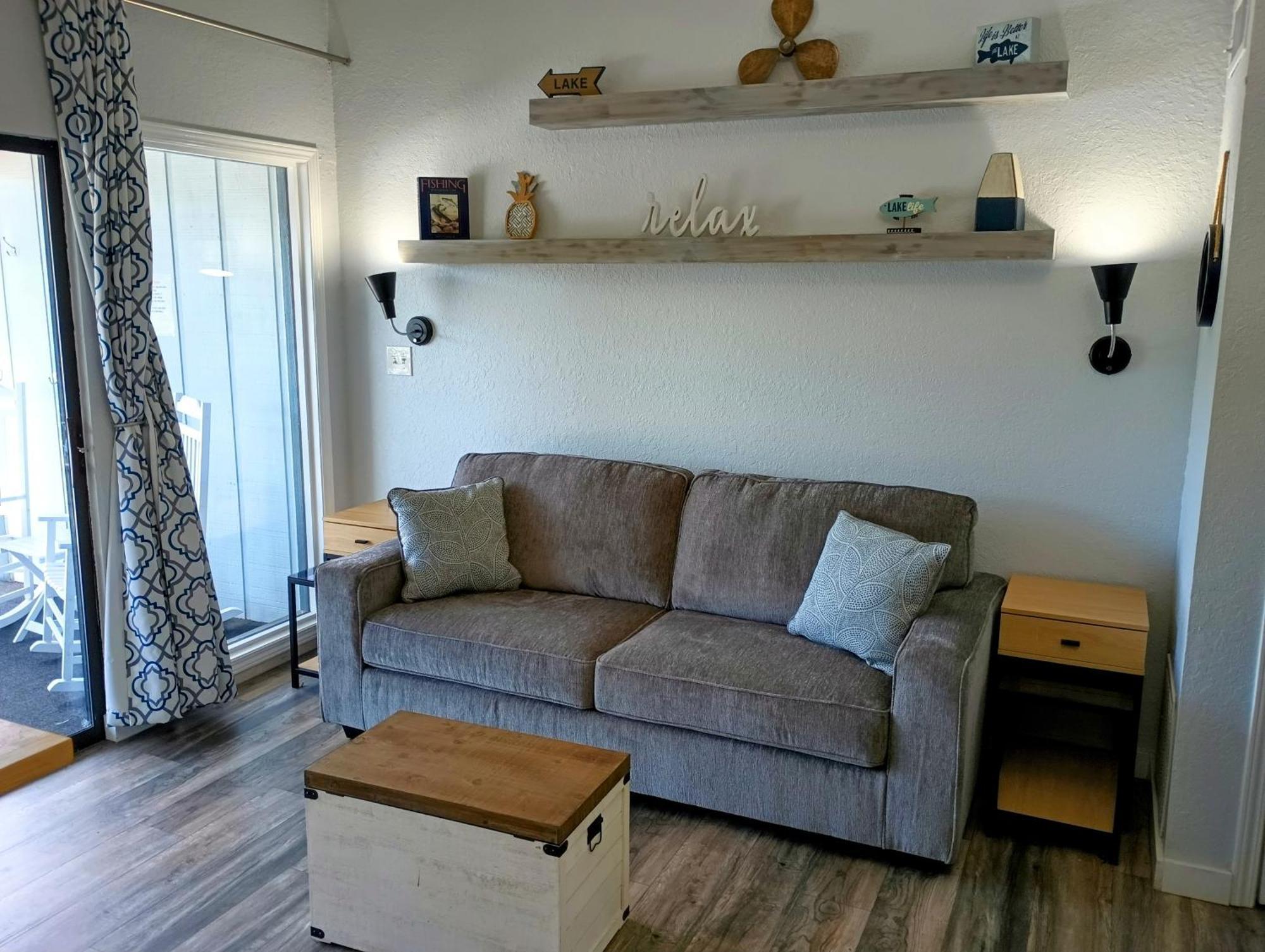 F Lakefront! Remodeled, Sleeps 4, Boat Slip, Patio, Wifi, Cable, Pool オーセージ・ビーチ エクステリア 写真